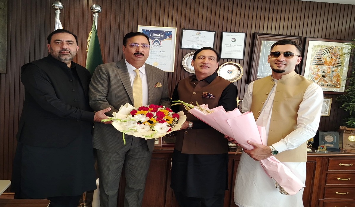 Mr. Zahid Mughal, Raja Tabrez Khan and others a prominent overseas Pakistanis based in UK met with the chairman of OPF